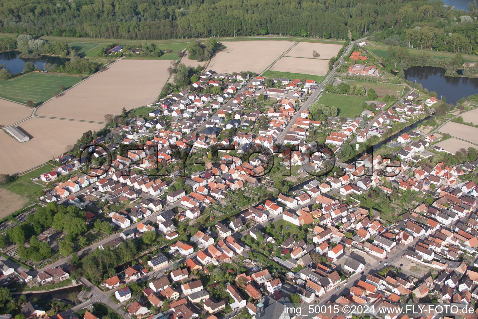 Vue aérienne de Champs agricoles et surfaces utilisables à Leimersheim dans le département Rhénanie-Palatinat, Allemagne