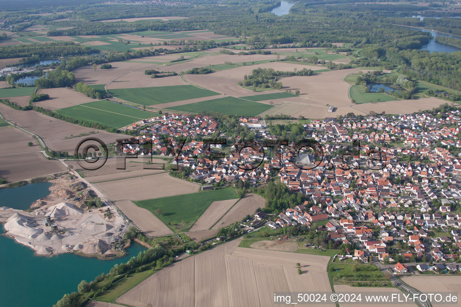 Leimersheim dans le département Rhénanie-Palatinat, Allemagne vue d'en haut