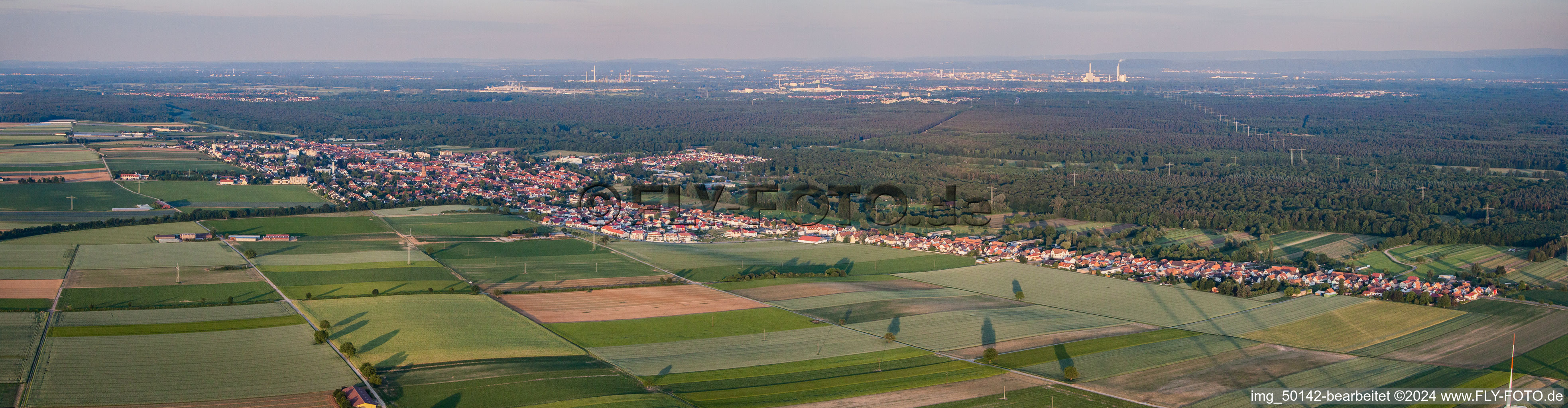 Vue aérienne de Panorama du nord-ouest à Kandel dans le département Rhénanie-Palatinat, Allemagne