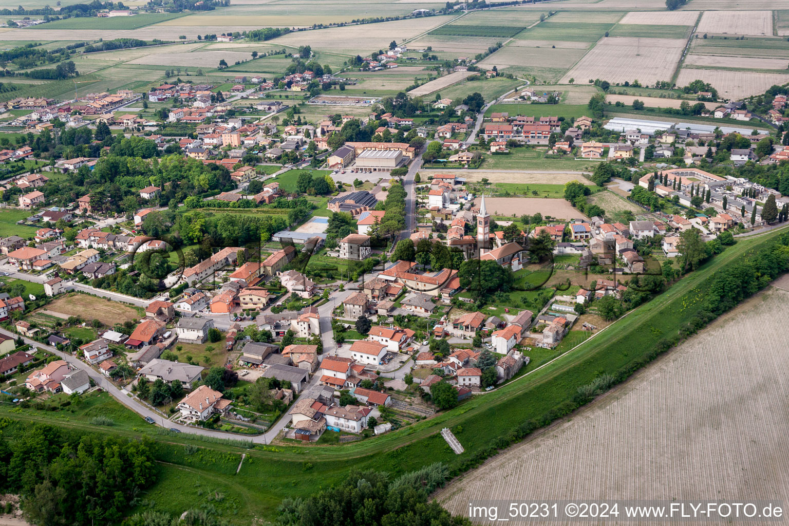 Vue aérienne de Vue sur le village à le quartier San Giorgio al Tagliamento-Pozzi in San Michele al Tagliamento dans le département Metropolitanstadt Venedig, Italie