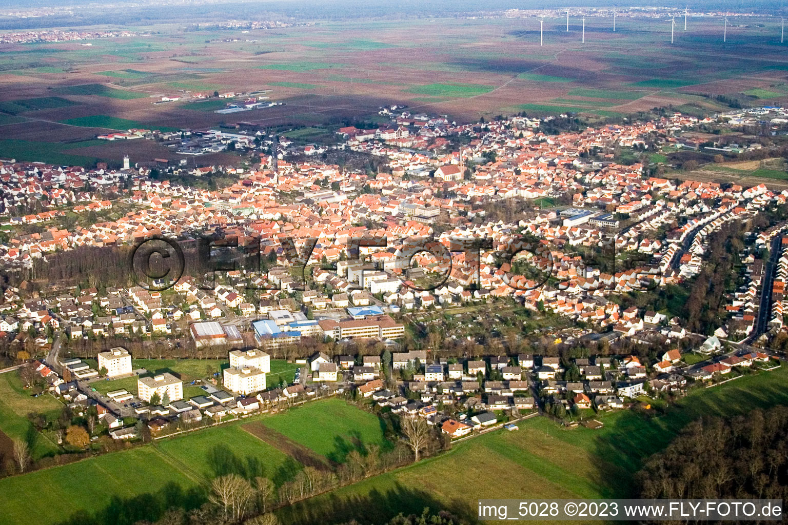 Vue aérienne de Du sud-ouest à le quartier Herxheim in Herxheim bei Landau dans le département Rhénanie-Palatinat, Allemagne