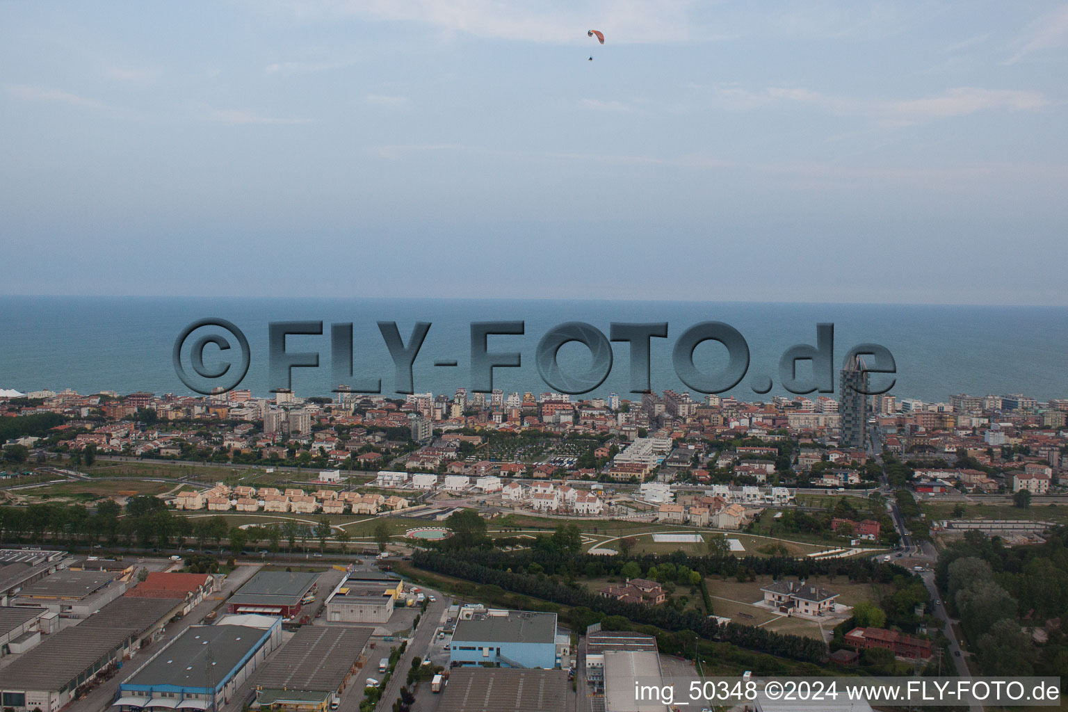 Lido di Jesolo dans le département Metropolitanstadt Venedig, Italie depuis l'avion