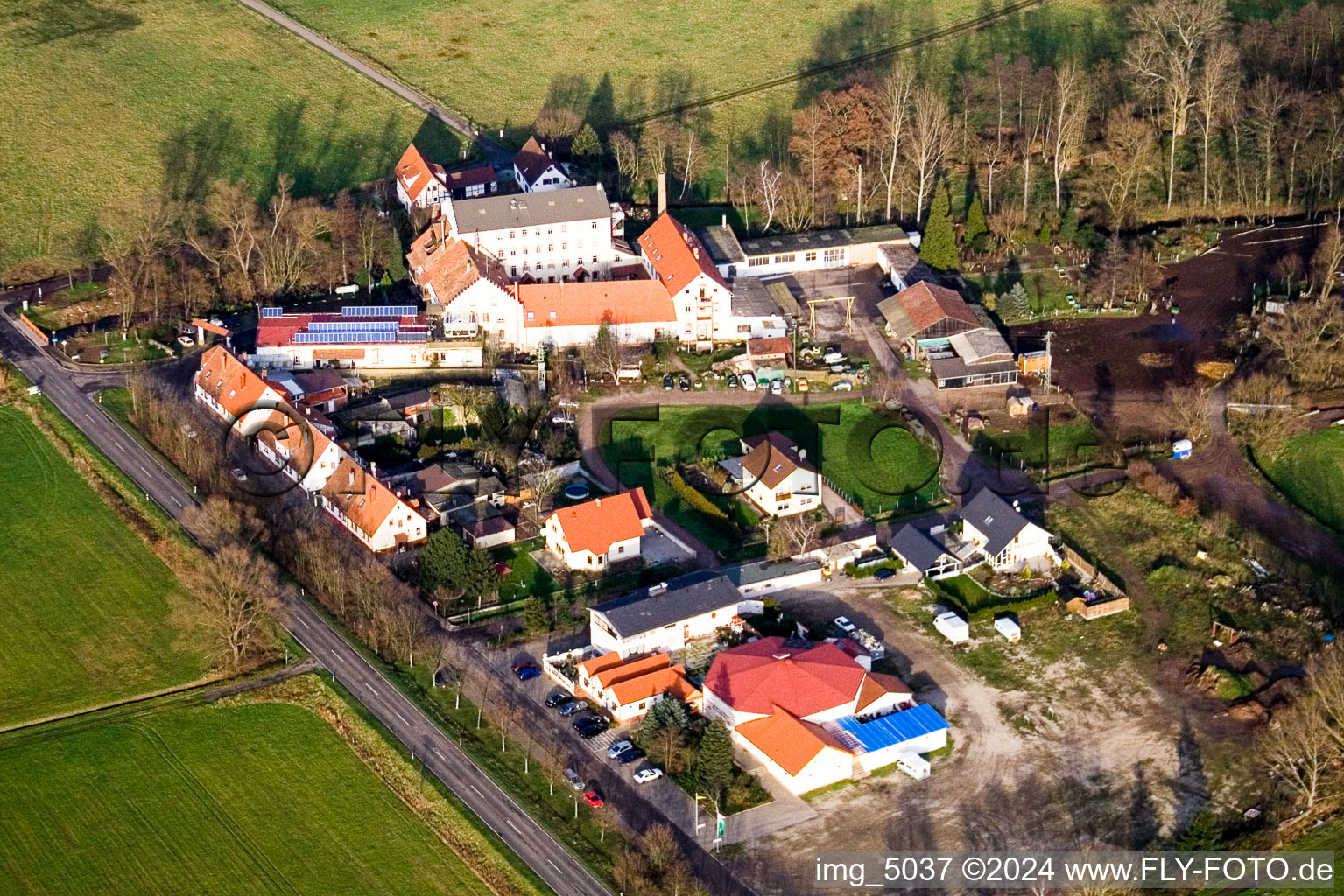 Vue aérienne de Fuchsmühle à Offenbach an der Queich dans le département Rhénanie-Palatinat, Allemagne