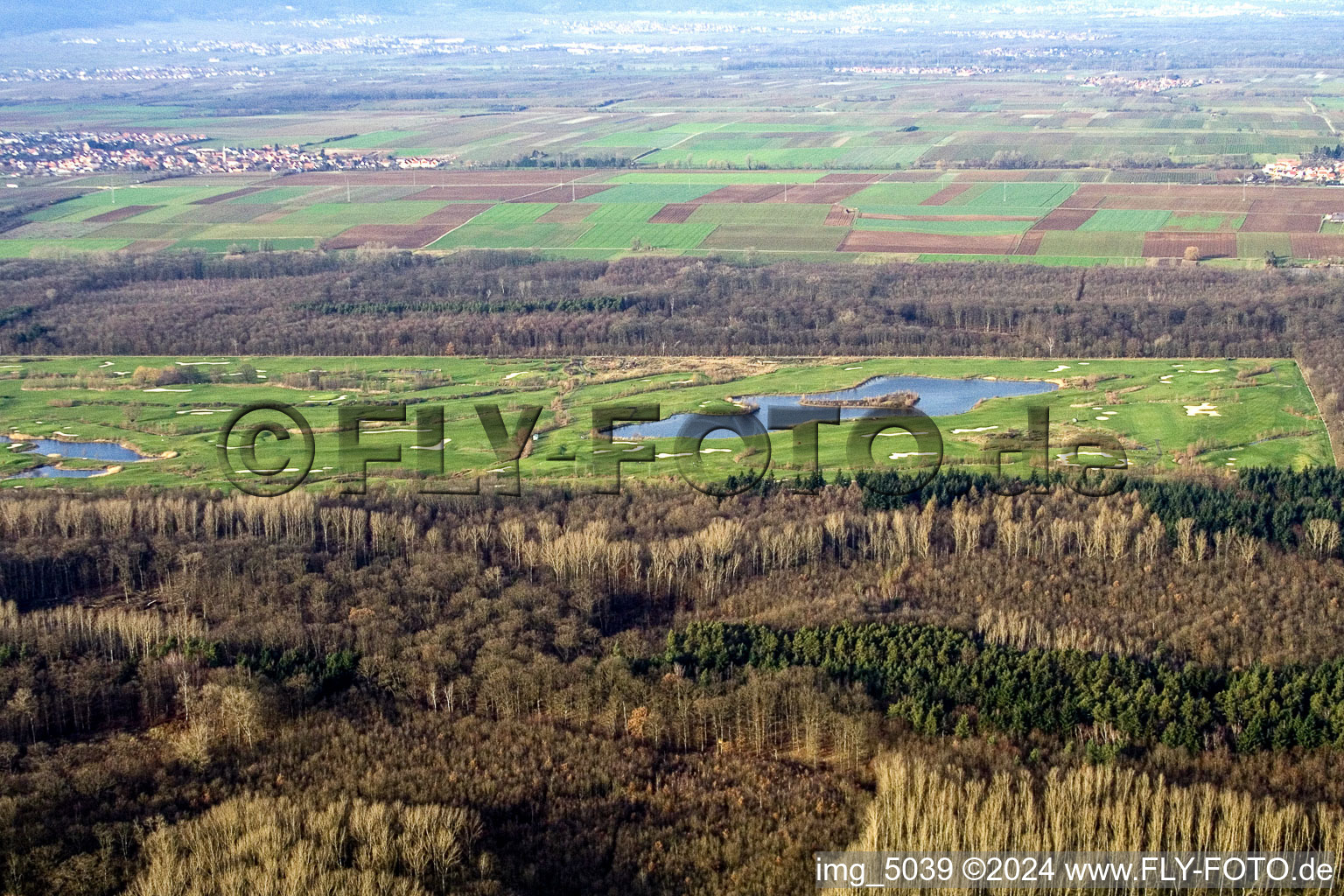 Superficie du terrain de golf complexe de golf domaine de campagne Dreihof à le quartier Dreihof in Essingen dans le département Rhénanie-Palatinat, Allemagne hors des airs