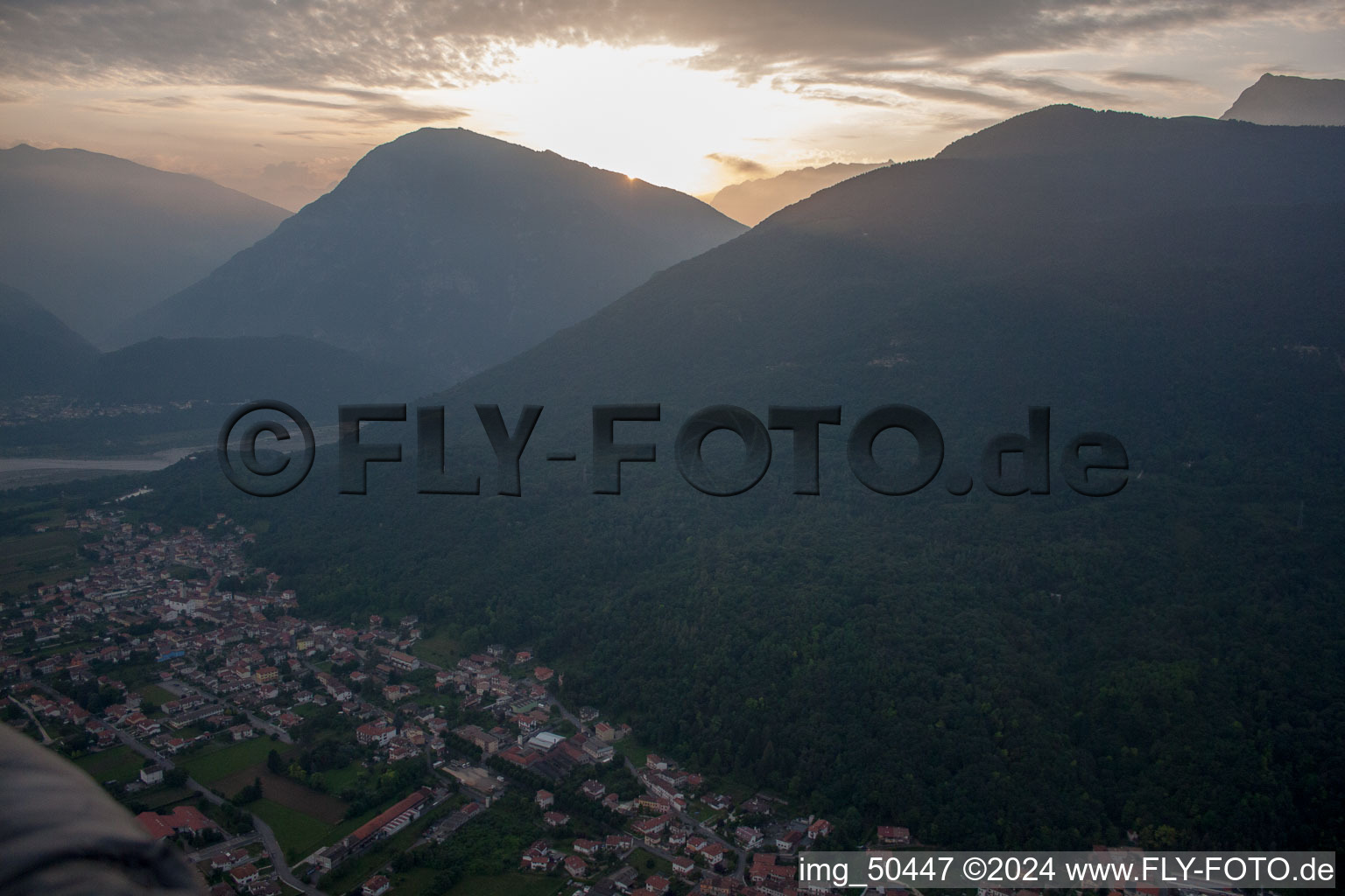 Vajont dans le département Pordenone, Italie vue du ciel