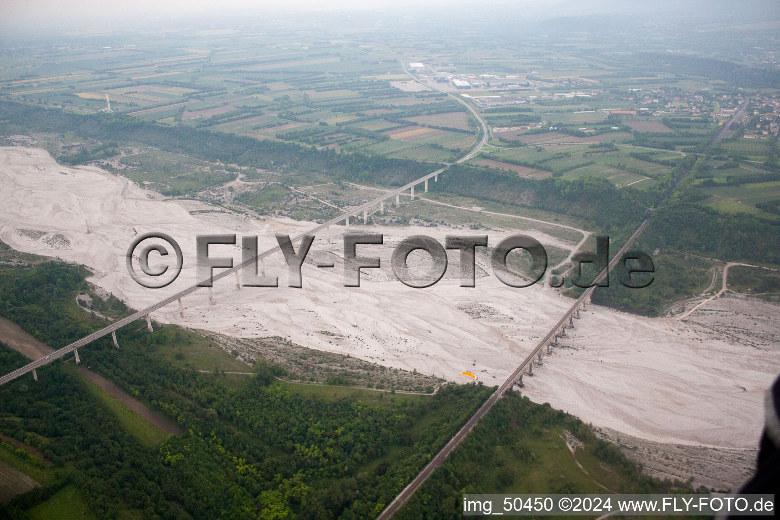 Image drone de Vajont dans le département Pordenone, Italie