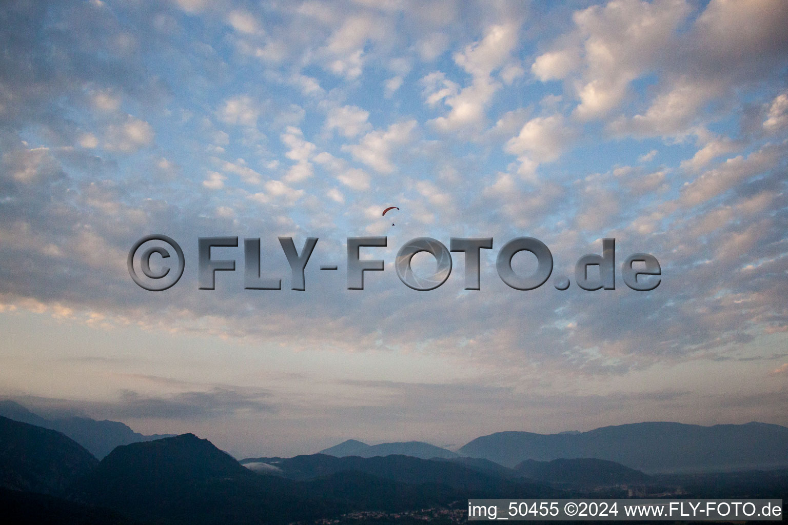 Maniago dans le département Pordenone, Italie vue d'en haut