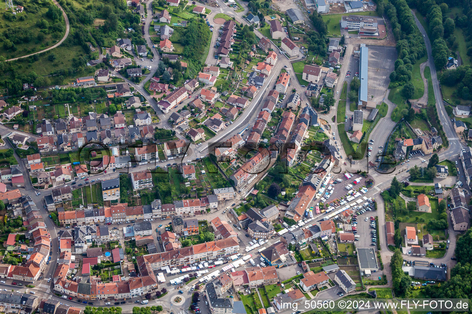 Photographie aérienne de Vue des rues et des maisons des quartiers résidentiels à Ottange dans le département Moselle, France