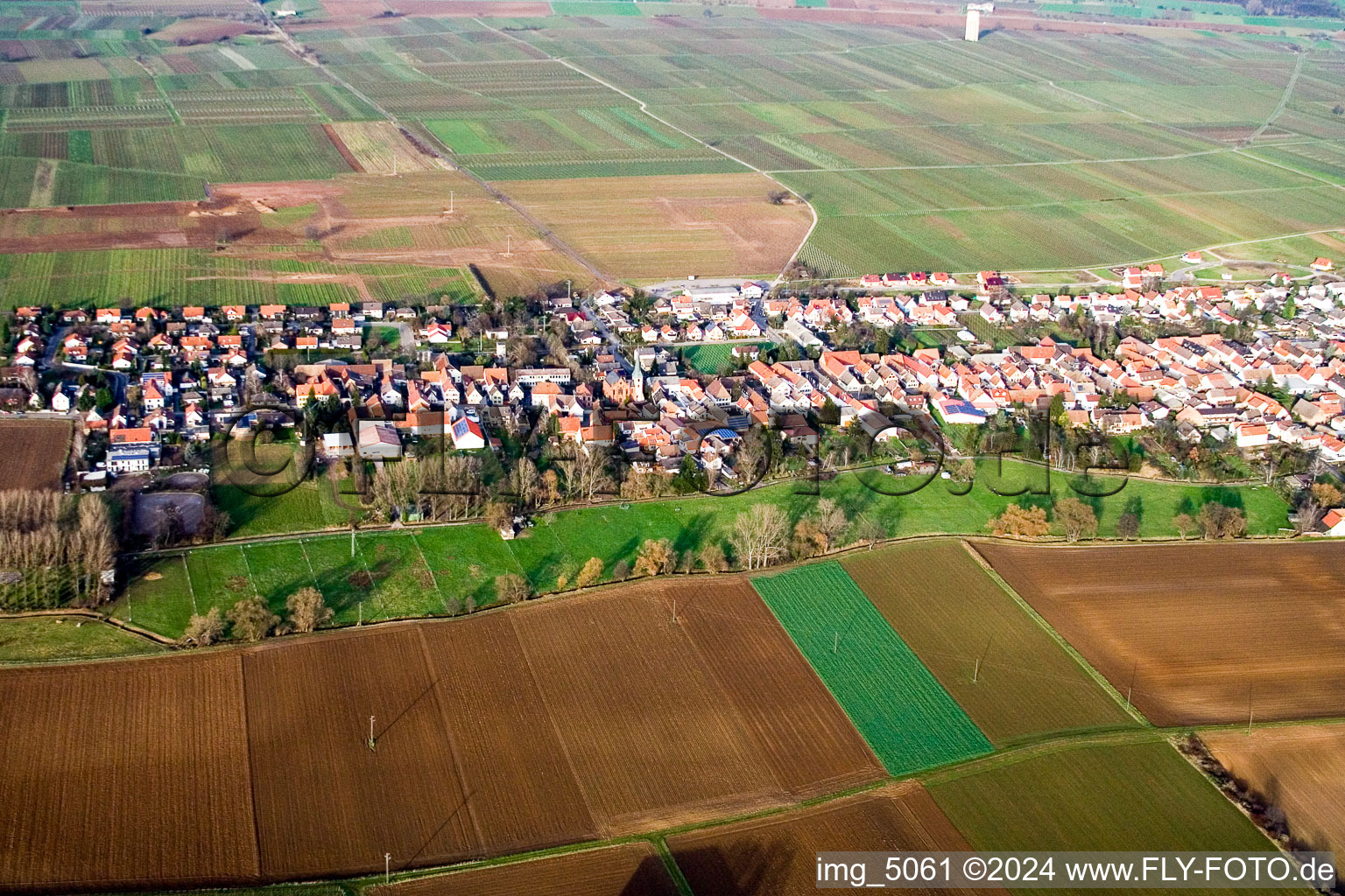 Vue aérienne de Vue sur le village à le quartier Duttweiler in Neustadt an der Weinstraße dans le département Rhénanie-Palatinat, Allemagne