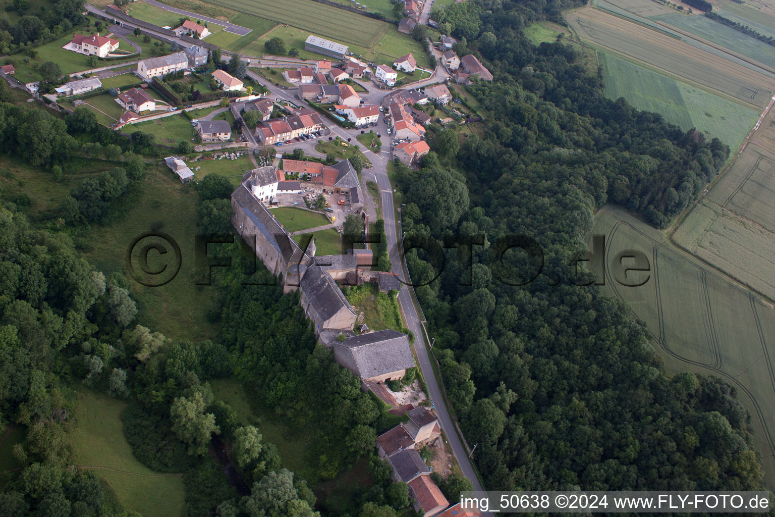 Vue oblique de Roussy-le-Village dans le département Moselle, France