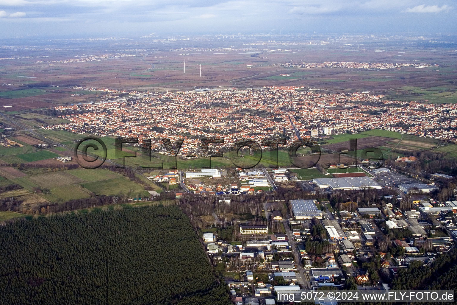 Haßloch dans le département Rhénanie-Palatinat, Allemagne vue d'en haut