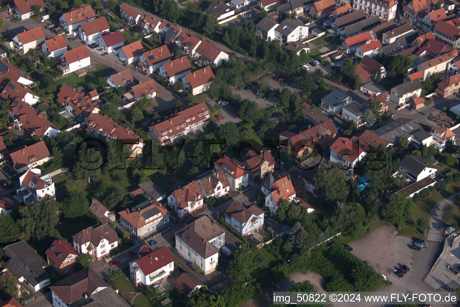 Vue oblique de Bismarckstr à Kandel dans le département Rhénanie-Palatinat, Allemagne