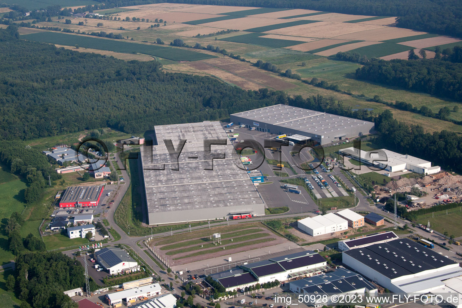 Vue oblique de Zone industrielle de Horst, centre logistique de coïncidence à le quartier Minderslachen in Kandel dans le département Rhénanie-Palatinat, Allemagne