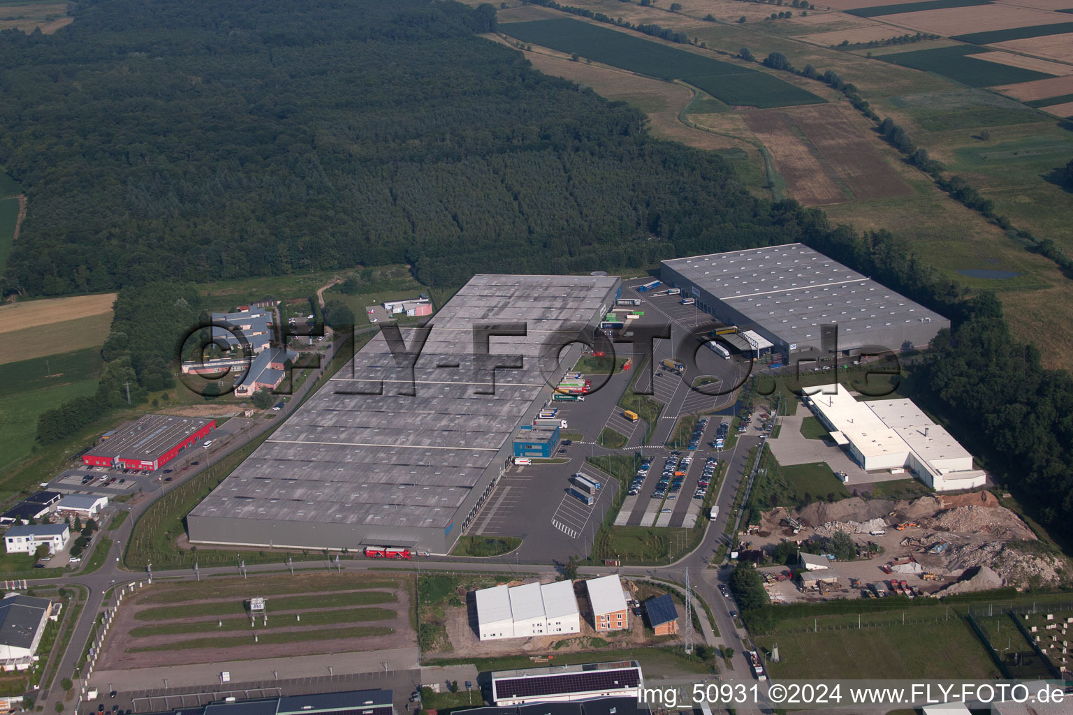 Zone industrielle de Horst, centre logistique de coïncidence à le quartier Minderslachen in Kandel dans le département Rhénanie-Palatinat, Allemagne d'en haut