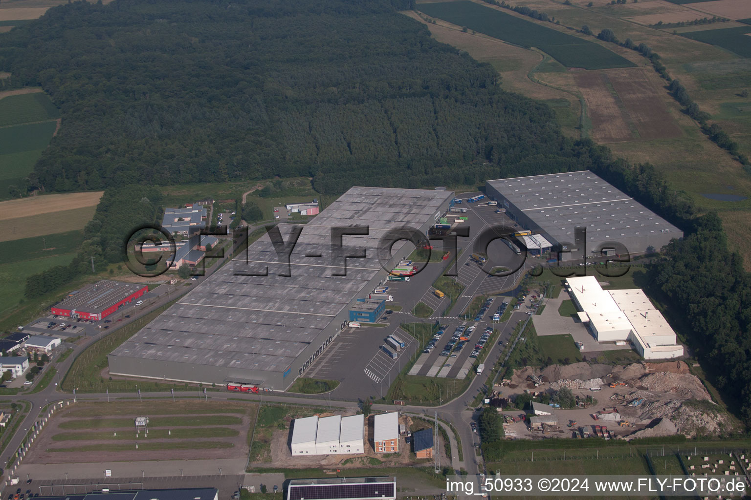 Zone industrielle de Horst, centre logistique de coïncidence à le quartier Minderslachen in Kandel dans le département Rhénanie-Palatinat, Allemagne hors des airs