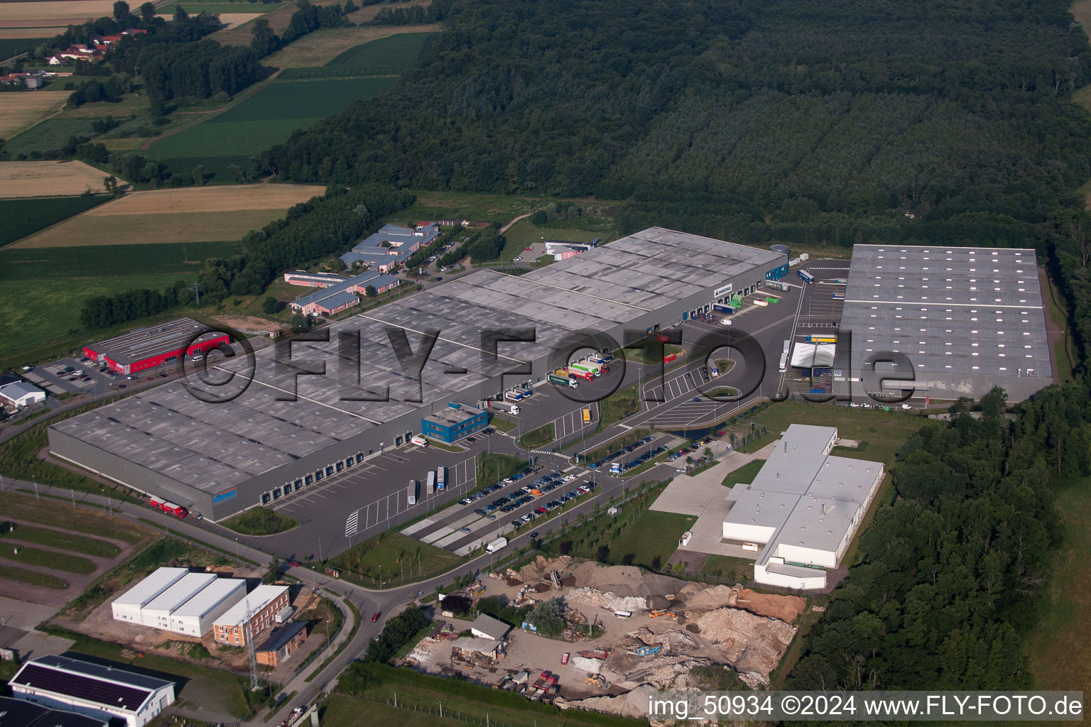 Zone industrielle de Horst, centre logistique de coïncidence à le quartier Minderslachen in Kandel dans le département Rhénanie-Palatinat, Allemagne vue d'en haut