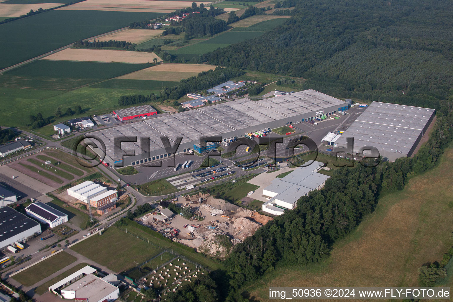 Zone industrielle de Horst, centre logistique de coïncidence à le quartier Minderslachen in Kandel dans le département Rhénanie-Palatinat, Allemagne depuis l'avion