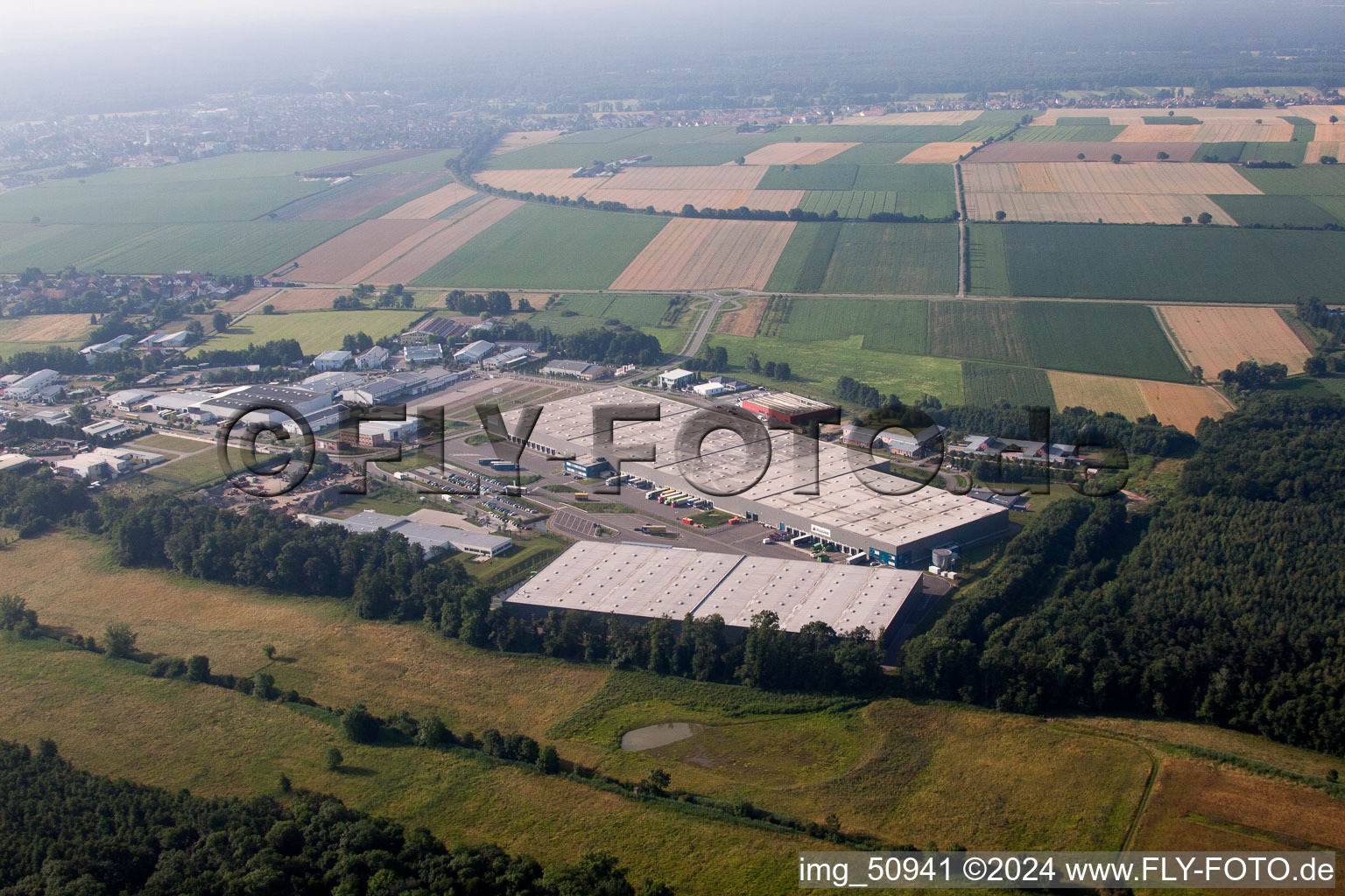 Enregistrement par drone de Zone industrielle de Horst, centre logistique de coïncidence à le quartier Minderslachen in Kandel dans le département Rhénanie-Palatinat, Allemagne