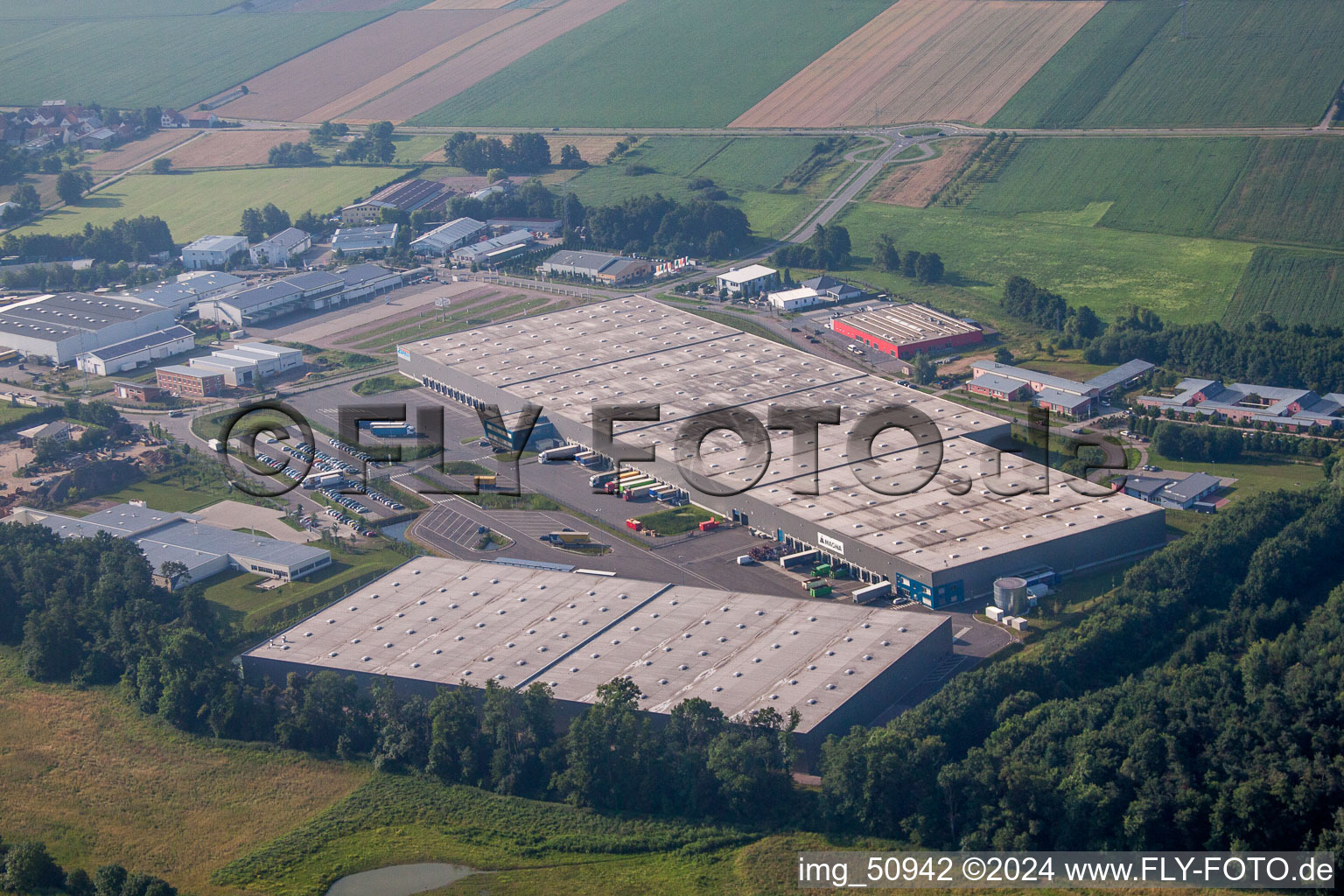 Image drone de Zone industrielle de Horst, centre logistique de coïncidence à le quartier Minderslachen in Kandel dans le département Rhénanie-Palatinat, Allemagne