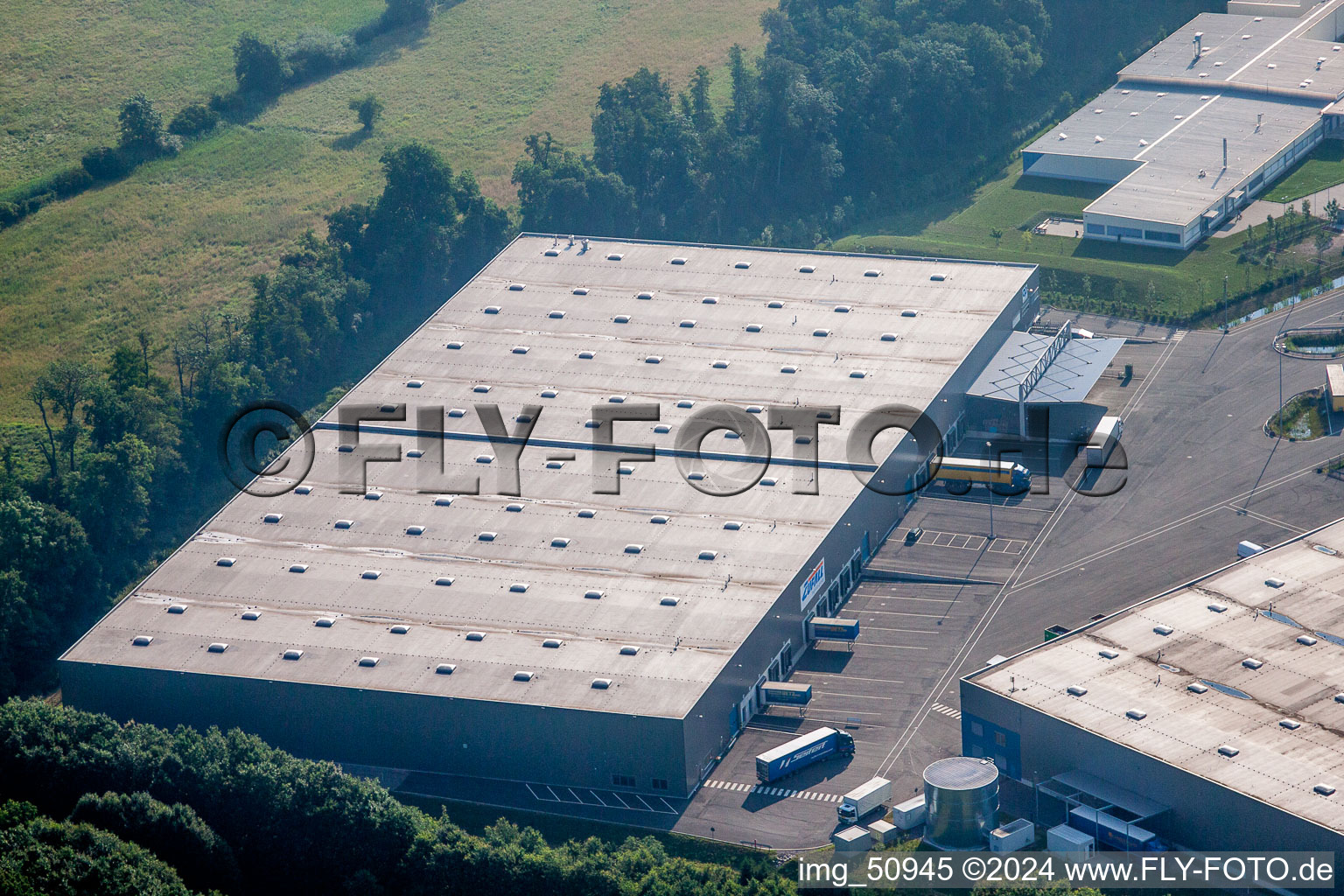 Zone industrielle de Horst, centre logistique de coïncidence à le quartier Minderslachen in Kandel dans le département Rhénanie-Palatinat, Allemagne vu d'un drone