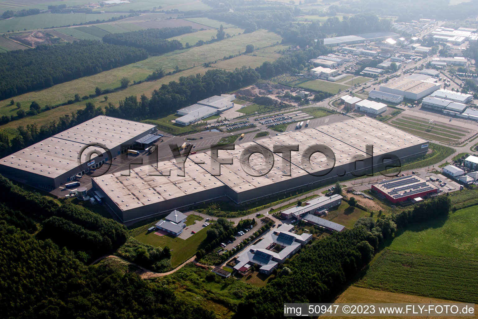 Photographie aérienne de Zone industrielle de Horst, centre logistique de coïncidence à le quartier Minderslachen in Kandel dans le département Rhénanie-Palatinat, Allemagne