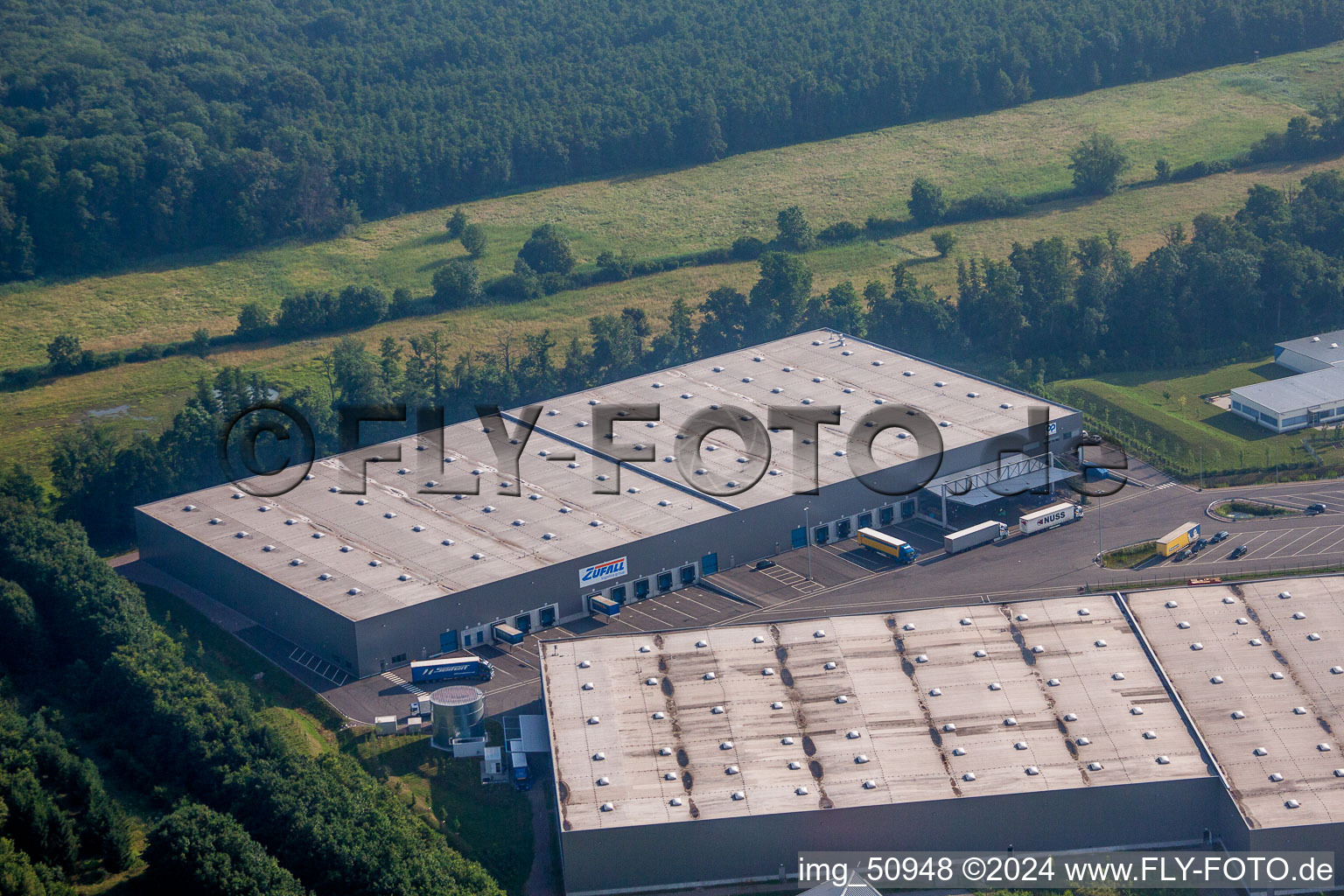 Vue oblique de Zone industrielle de Horst, centre logistique de coïncidence à le quartier Minderslachen in Kandel dans le département Rhénanie-Palatinat, Allemagne