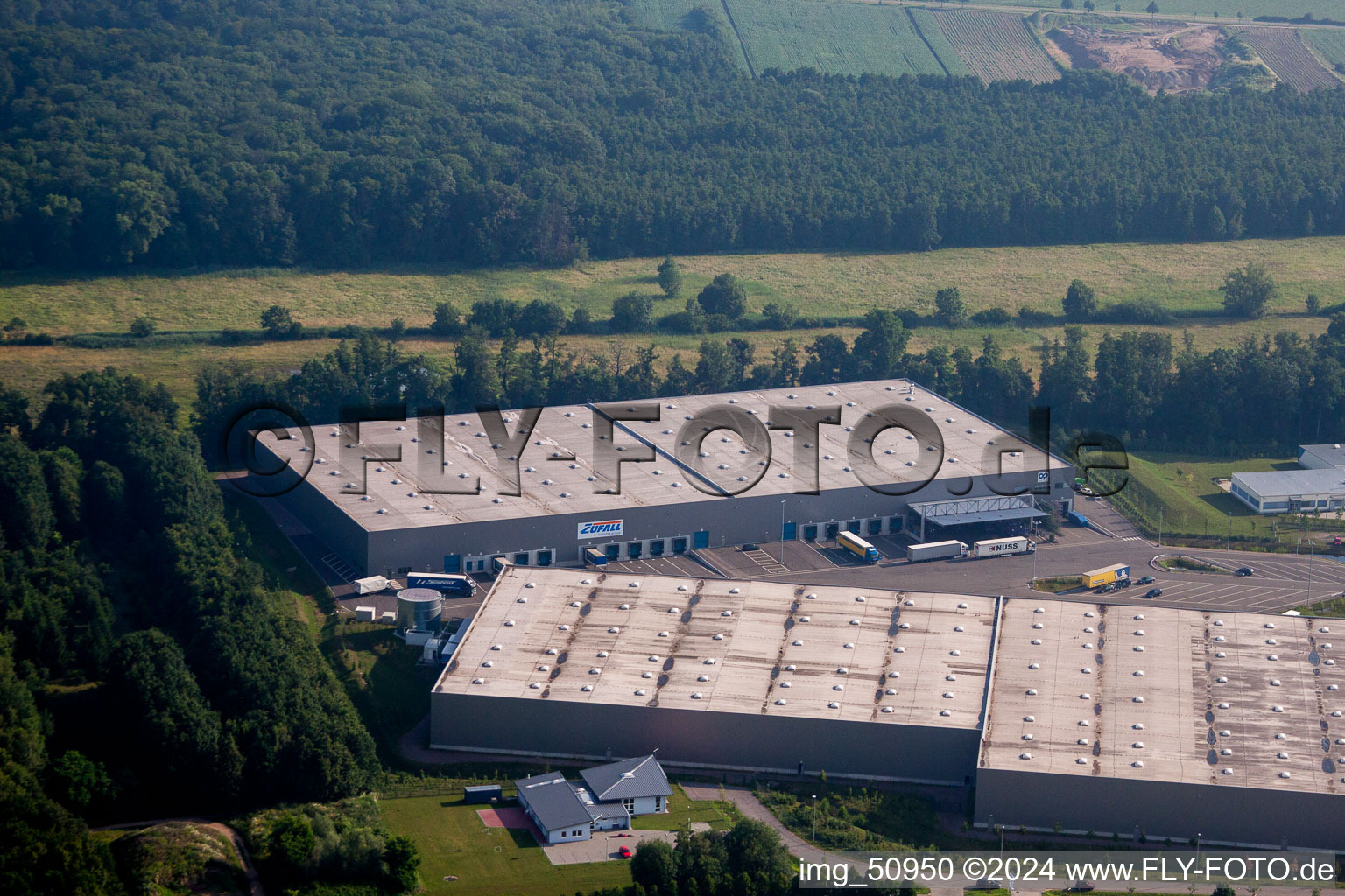 Zone industrielle de Horst, centre logistique de coïncidence à le quartier Minderslachen in Kandel dans le département Rhénanie-Palatinat, Allemagne d'en haut