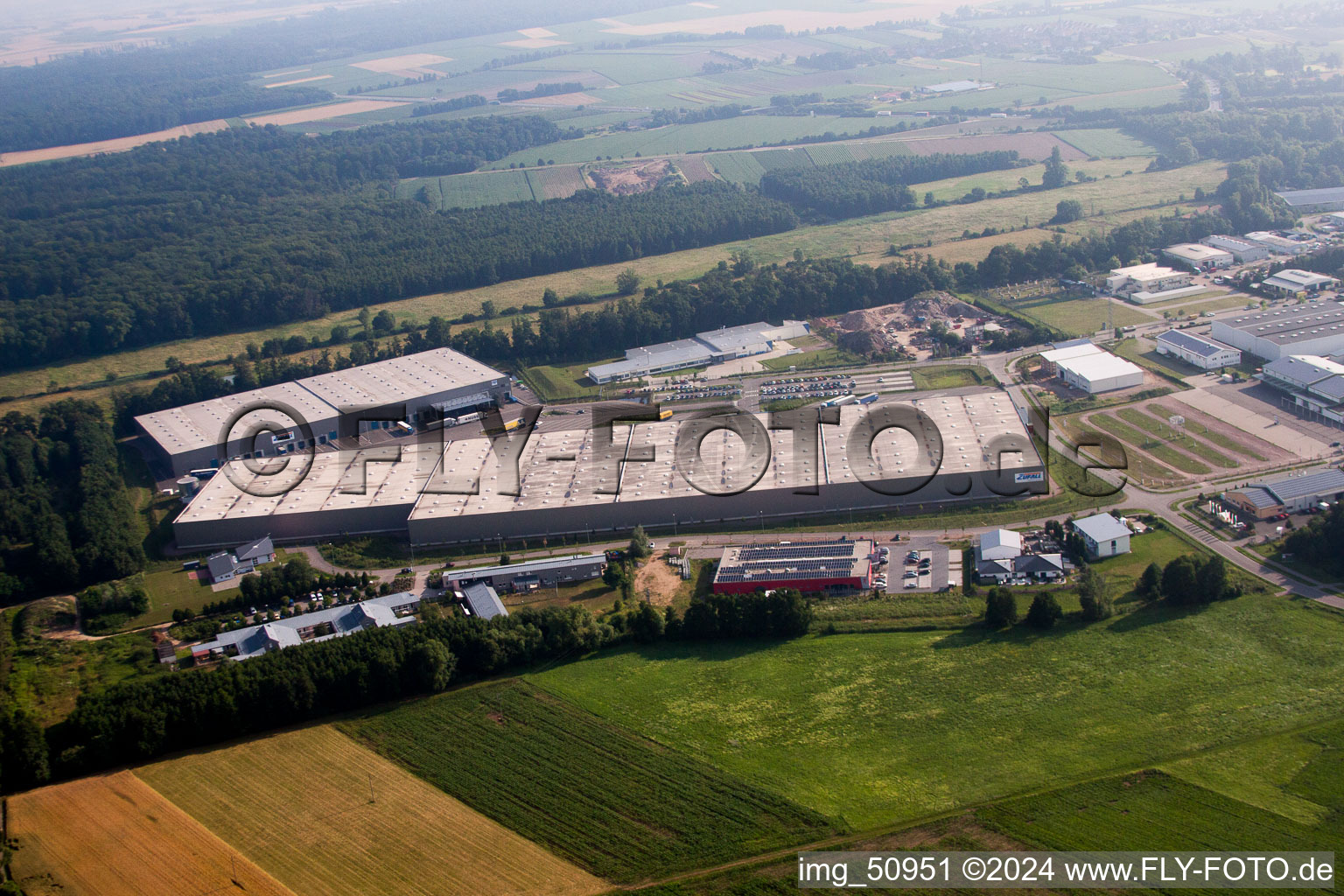 Zone industrielle de Horst, centre logistique de coïncidence à le quartier Minderslachen in Kandel dans le département Rhénanie-Palatinat, Allemagne hors des airs