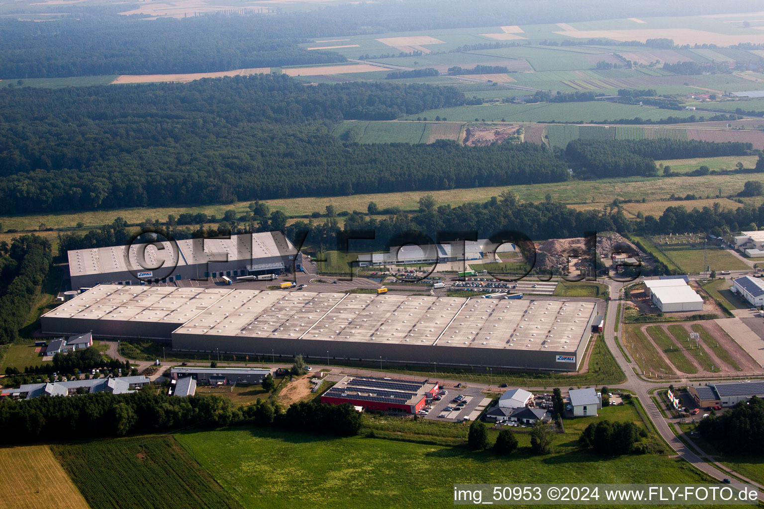 Zone industrielle de Horst, centre logistique de coïncidence à le quartier Minderslachen in Kandel dans le département Rhénanie-Palatinat, Allemagne vue d'en haut