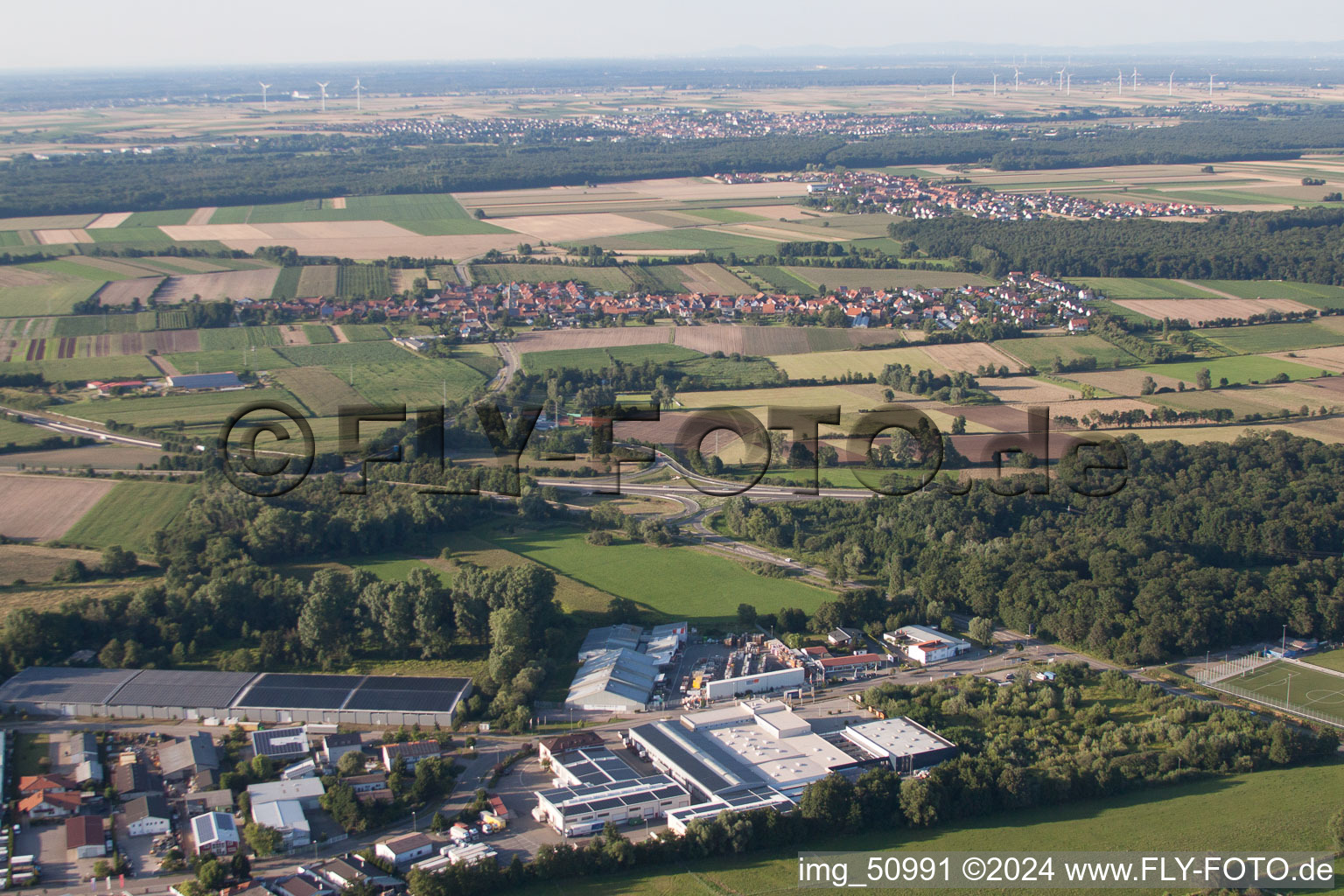 Vue aérienne de Zone industrielle de Horst à le quartier Minderslachen in Kandel dans le département Rhénanie-Palatinat, Allemagne