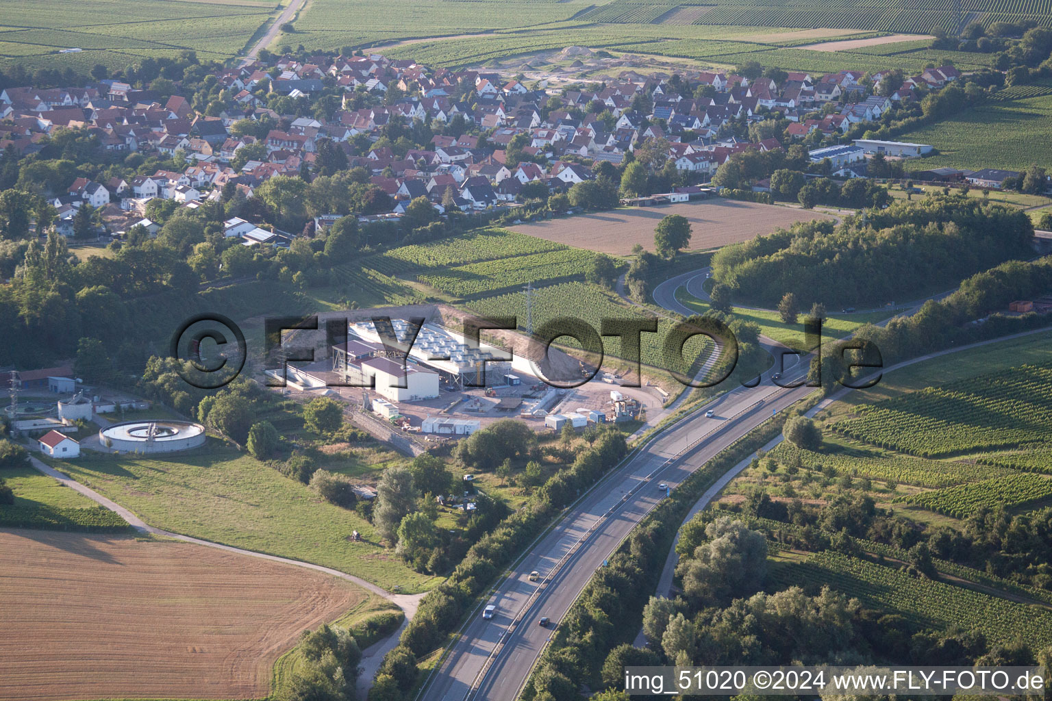 Centrale géothermique de Pfalzwerke geofuture GmbH à Insheim sur l'A65 à Insheim dans le département Rhénanie-Palatinat, Allemagne d'en haut