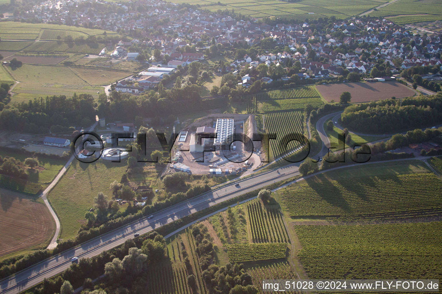 Vue d'oiseau de Centrale géothermique de Pfalzwerke geofuture GmbH à Insheim sur l'A65 à Insheim dans le département Rhénanie-Palatinat, Allemagne