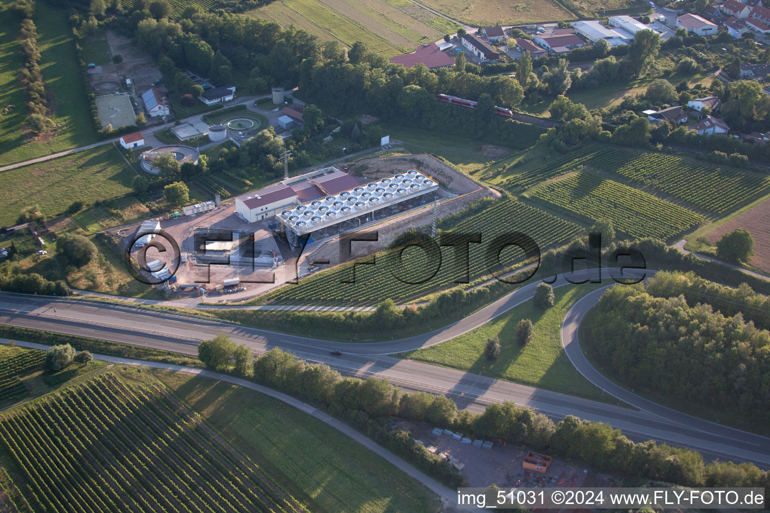 Enregistrement par drone de Centrale géothermique de Pfalzwerke geofuture GmbH à Insheim sur l'A65 à Insheim dans le département Rhénanie-Palatinat, Allemagne