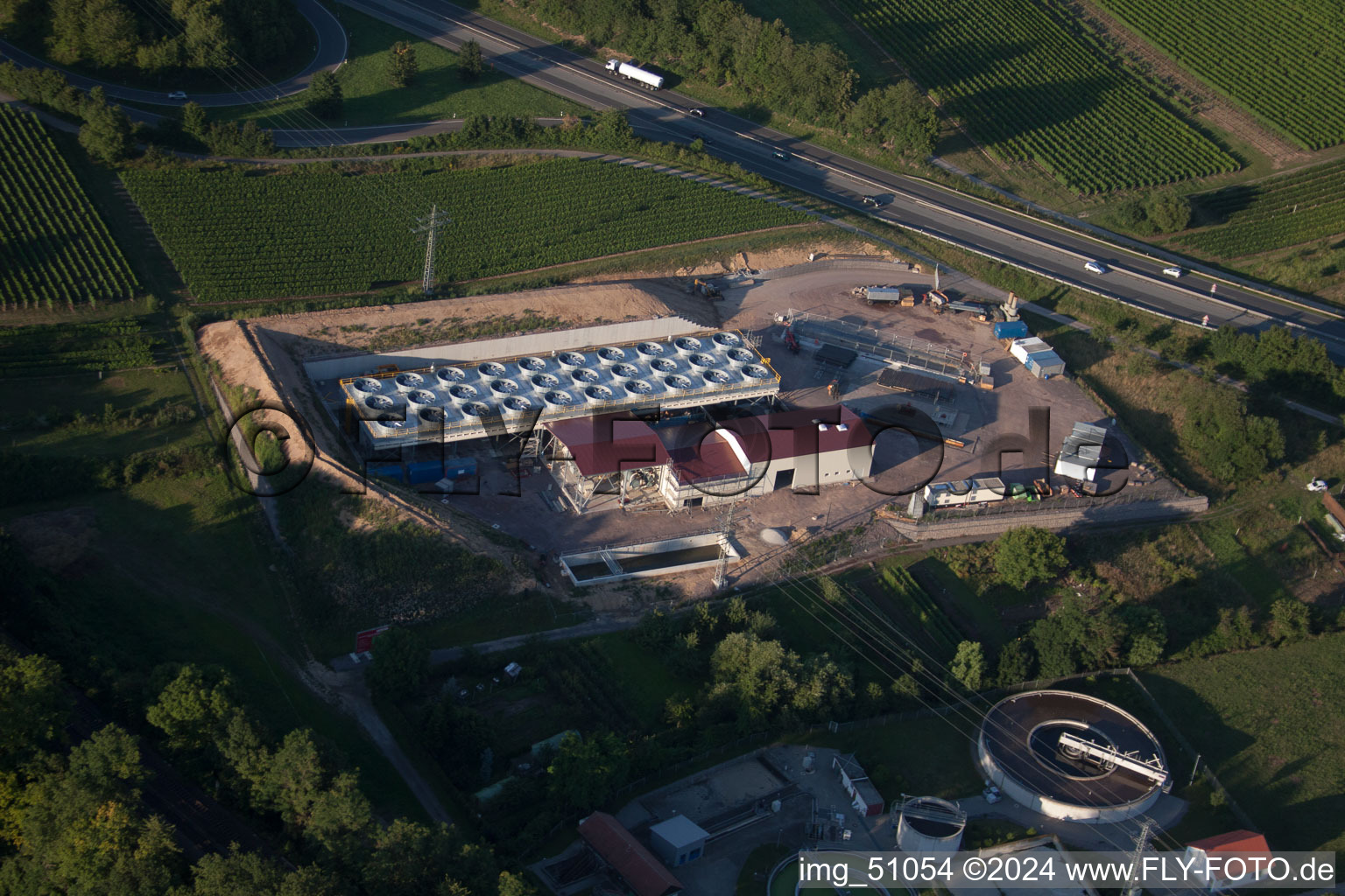 Centrale géothermique de Pfalzwerke geofuture GmbH à Insheim sur l'A65 à Insheim dans le département Rhénanie-Palatinat, Allemagne depuis l'avion