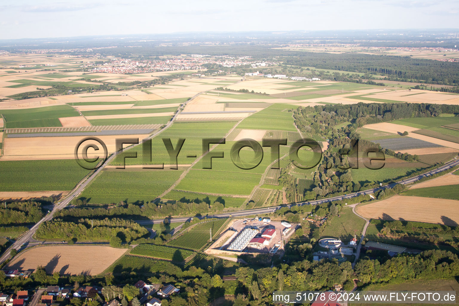 Centrale géothermique de Pfalzwerke geofuture GmbH à Insheim sur l'A65 à Insheim dans le département Rhénanie-Palatinat, Allemagne d'en haut