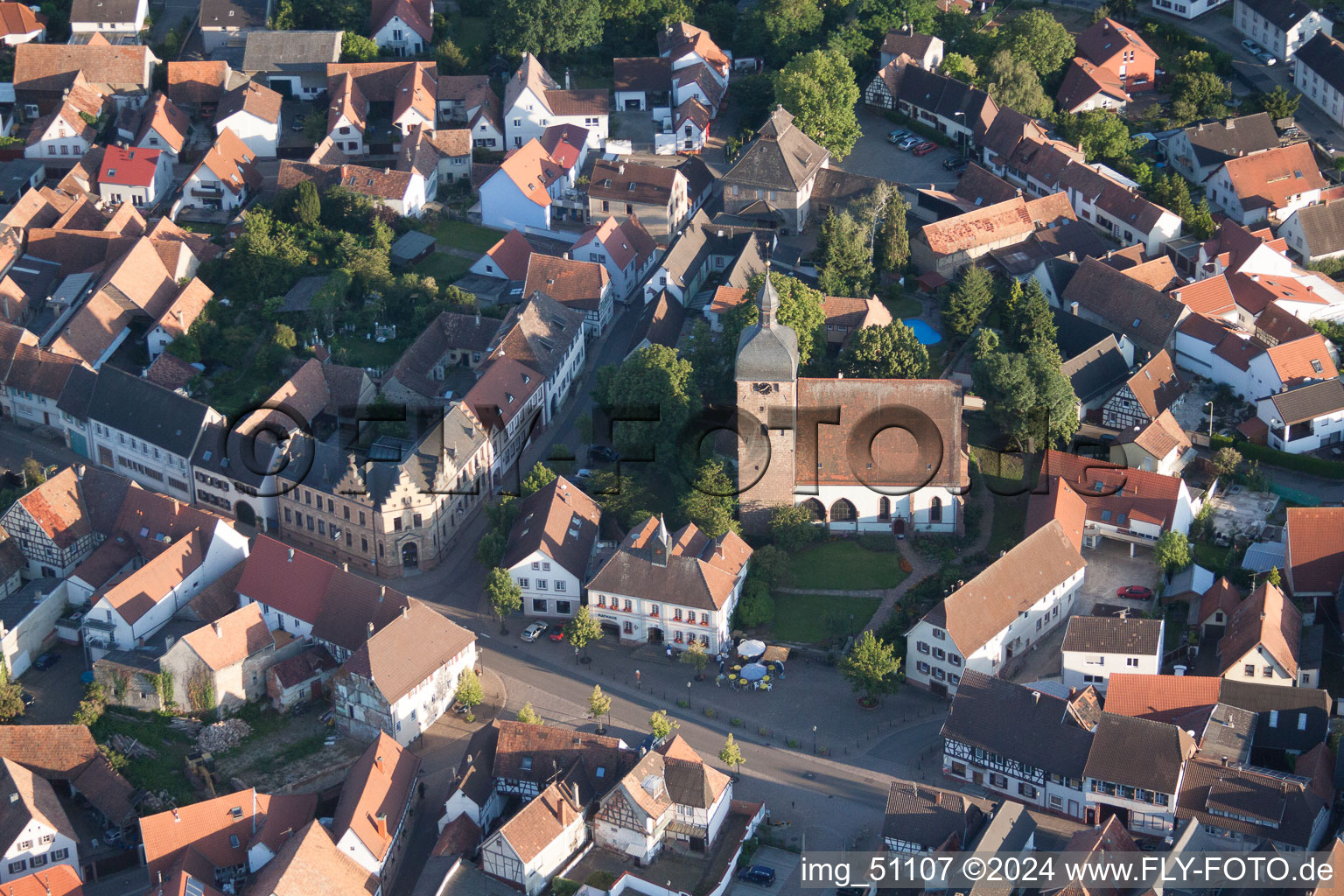 Vue oblique de Vue des rues et des maisons des quartiers résidentiels à le quartier Billigheim in Billigheim-Ingenheim dans le département Rhénanie-Palatinat, Allemagne