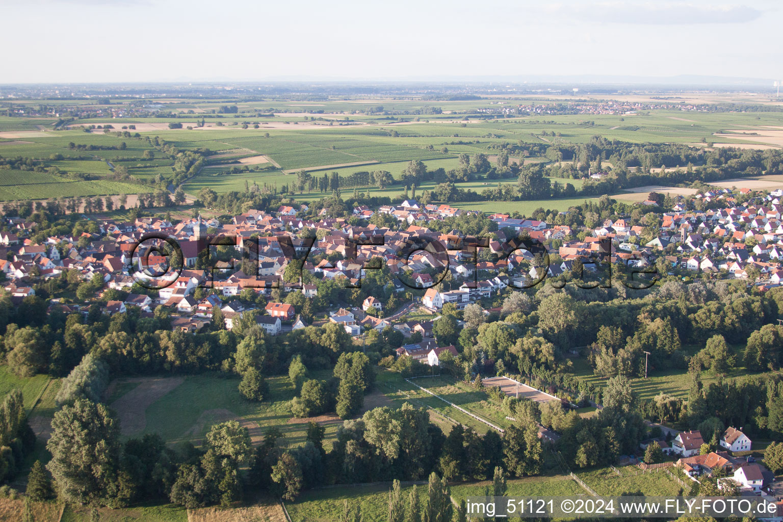 Enregistrement par drone de Quartier Billigheim in Billigheim-Ingenheim dans le département Rhénanie-Palatinat, Allemagne