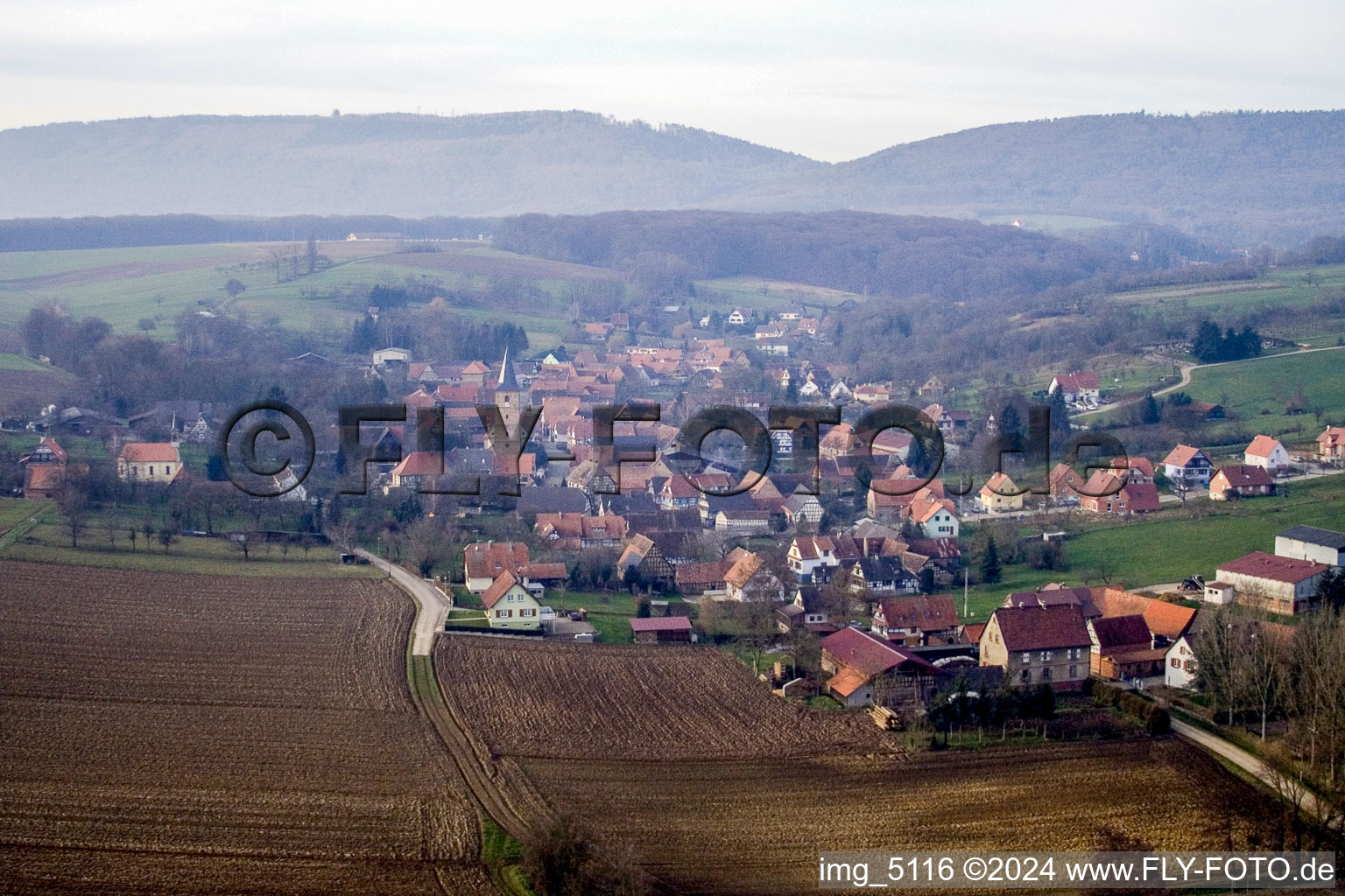 Vue aérienne de Drachenbronn-Birlenbach dans le département Bas Rhin, France