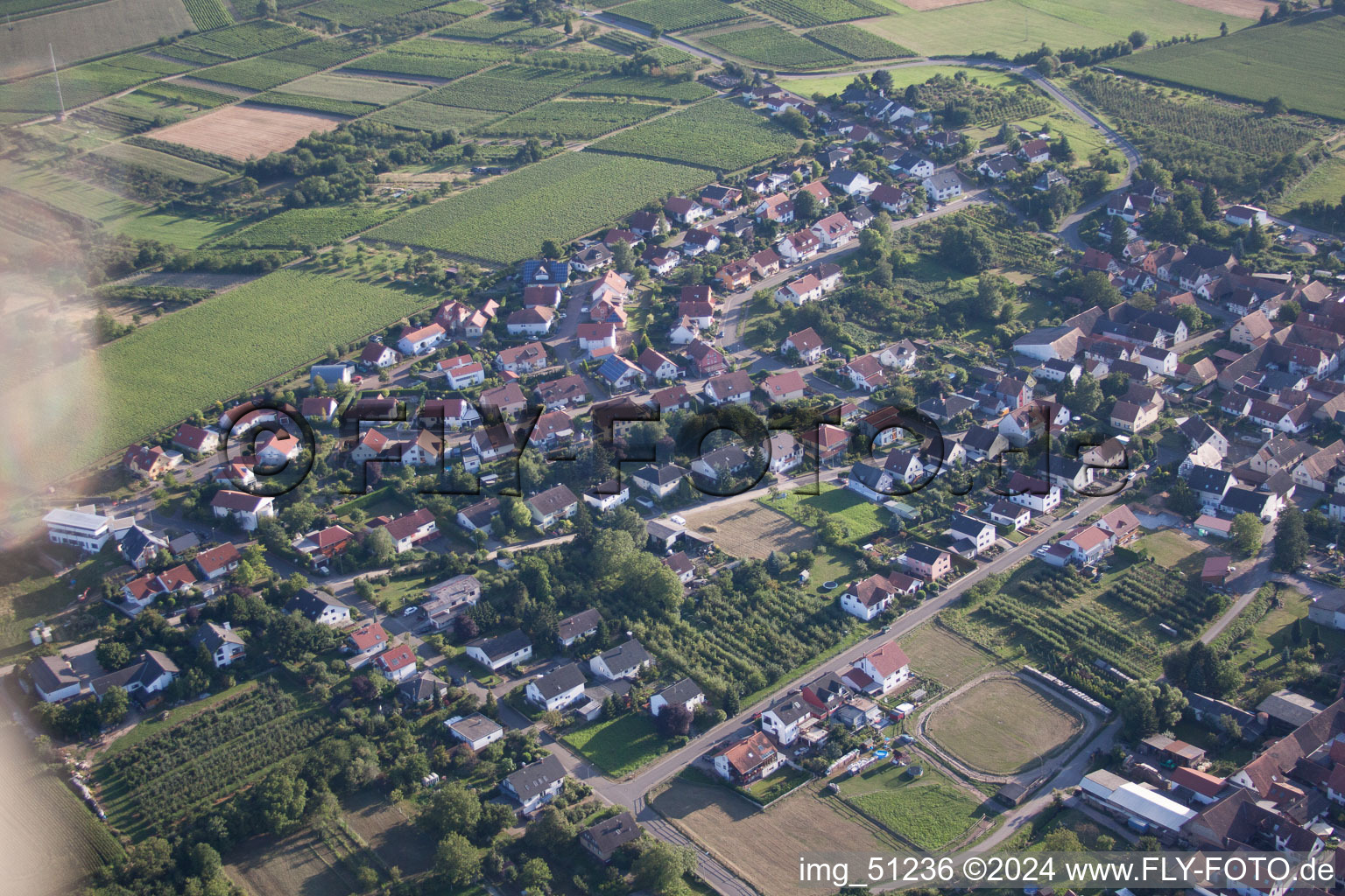 Vue d'oiseau de Oberotterbach dans le département Rhénanie-Palatinat, Allemagne