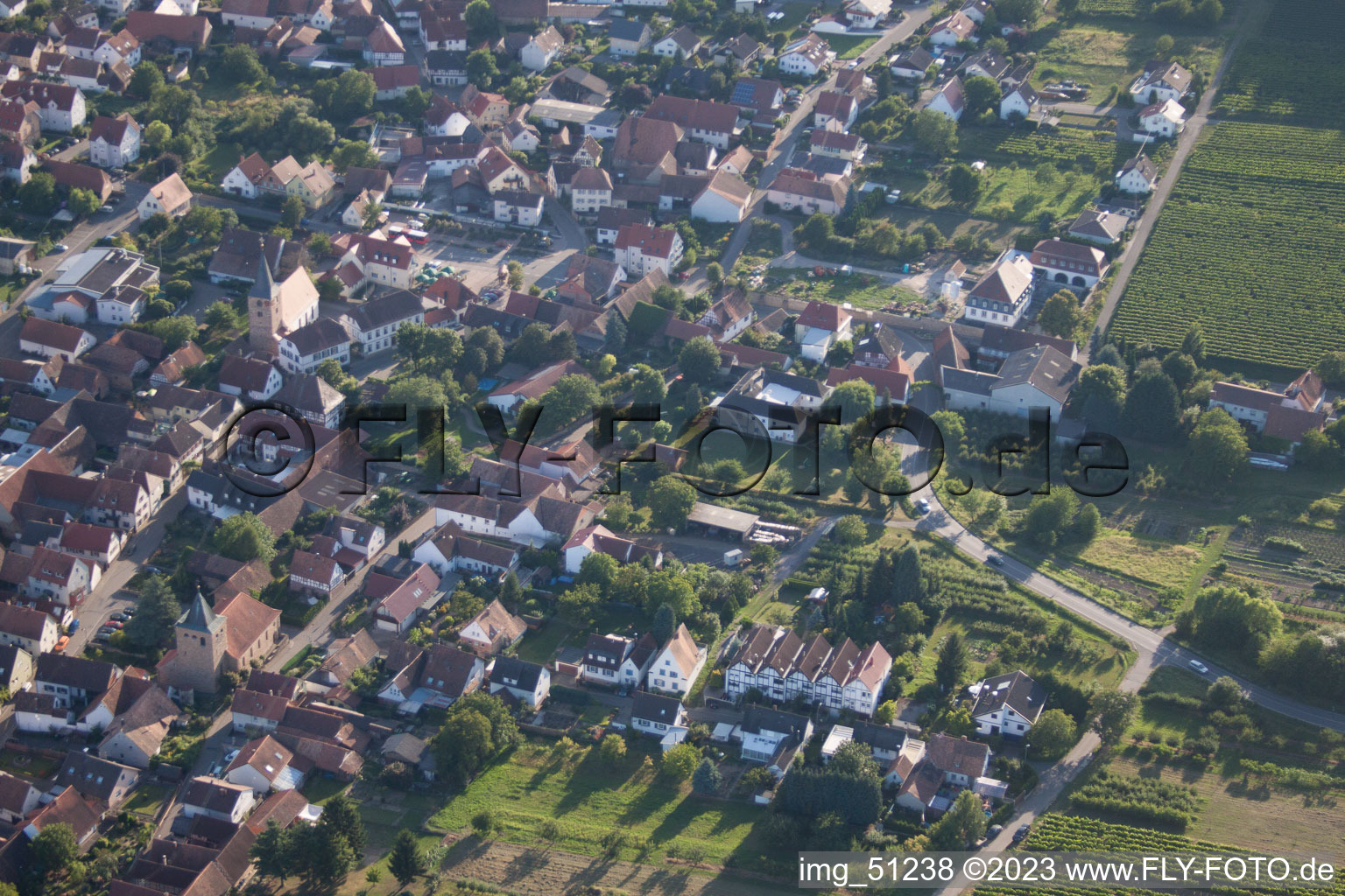 Enregistrement par drone de Oberotterbach dans le département Rhénanie-Palatinat, Allemagne