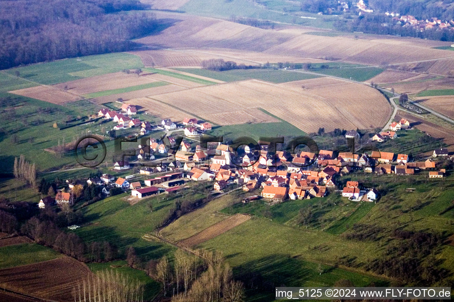 Vue aérienne de Memmelshoffen dans le département Bas Rhin, France