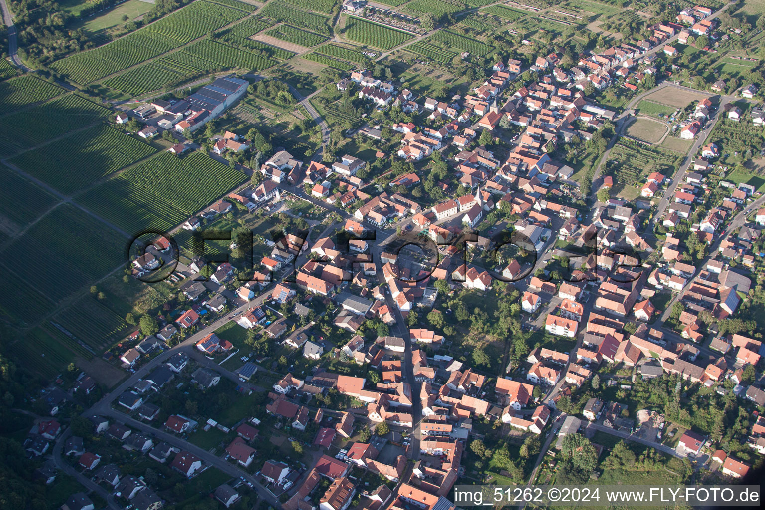 Enregistrement par drone de Oberotterbach dans le département Rhénanie-Palatinat, Allemagne