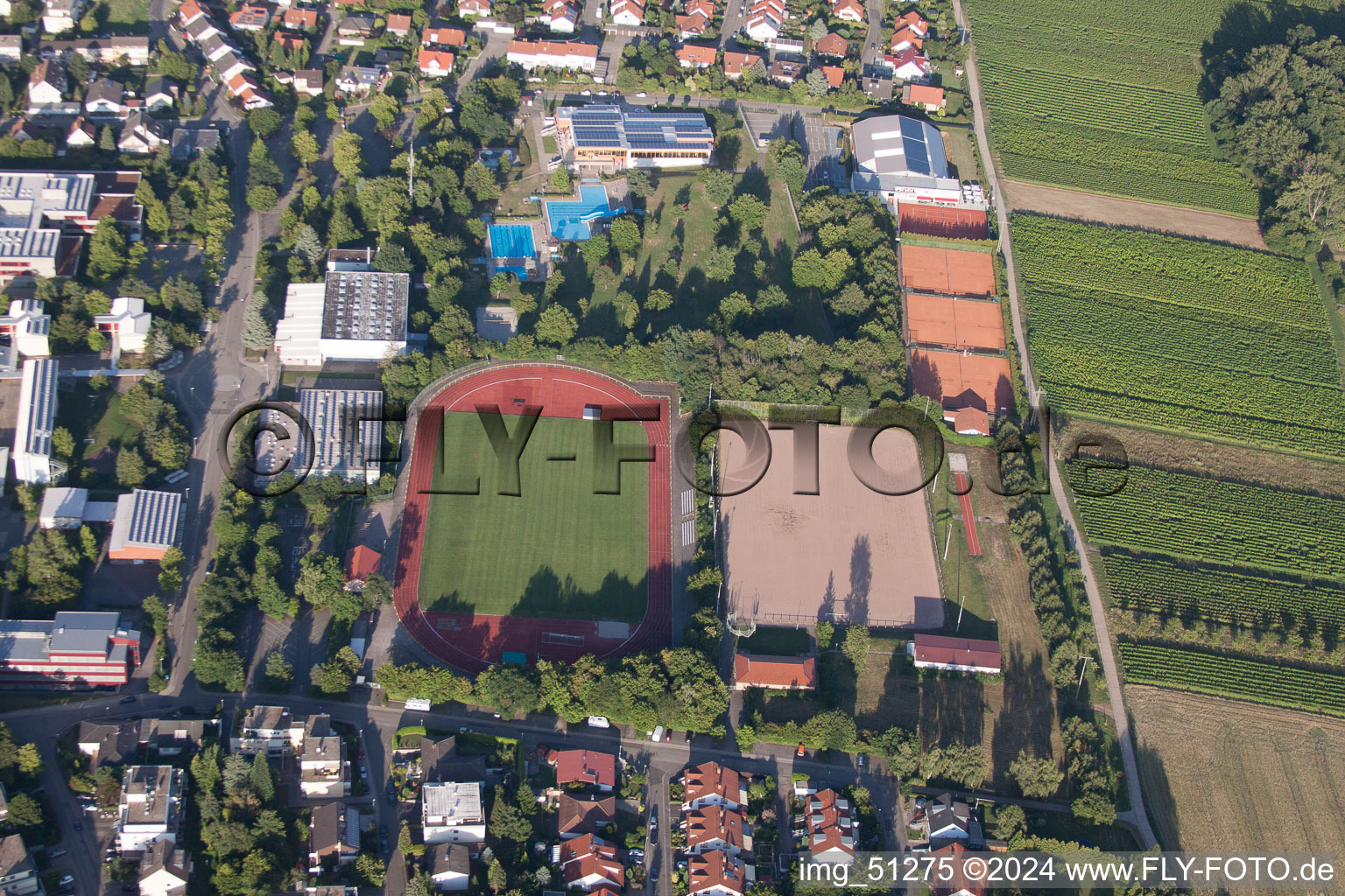 Bad Bergzabern dans le département Rhénanie-Palatinat, Allemagne depuis l'avion