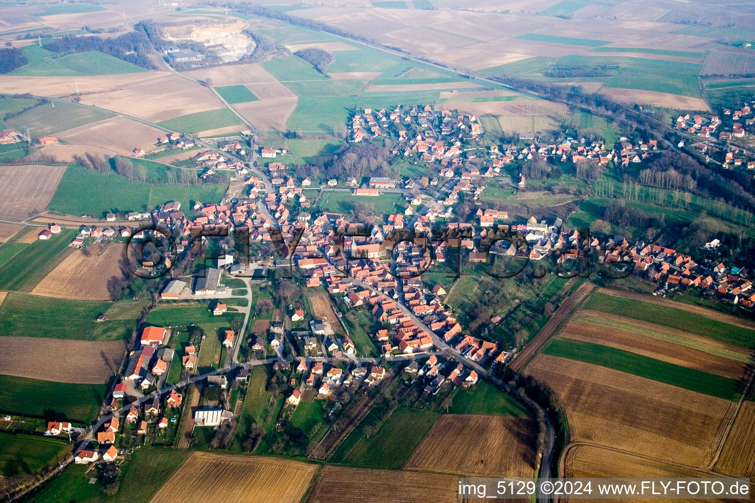 Vue aérienne de Riedseltz dans le département Bas Rhin, France