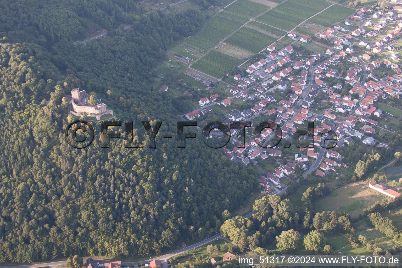 Enregistrement par drone de Klingenmünster dans le département Rhénanie-Palatinat, Allemagne