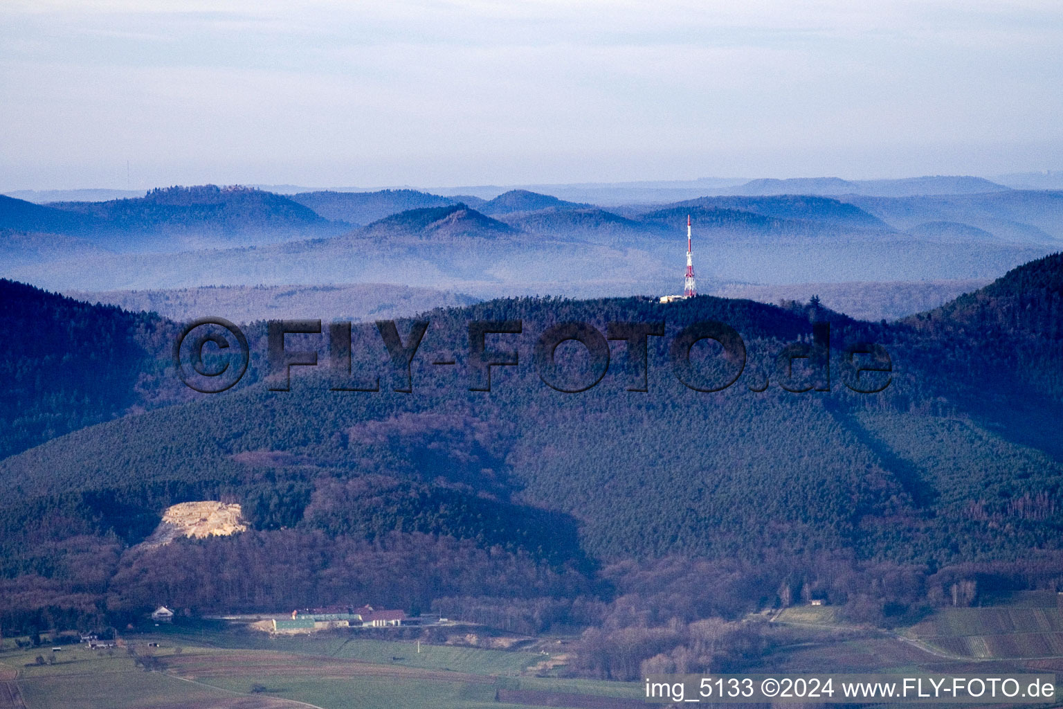 Vue aérienne de Col du Pigeonnier à Cleebourg dans le département Bas Rhin, France