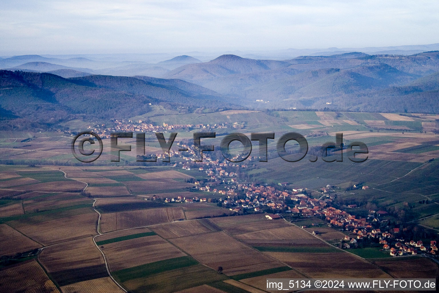 Steinseltz dans le département Bas Rhin, France d'en haut