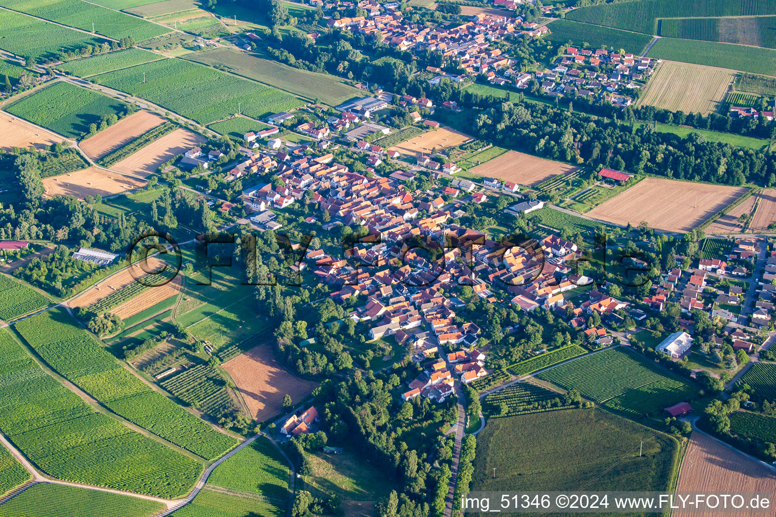 Quartier Heuchelheim in Heuchelheim-Klingen dans le département Rhénanie-Palatinat, Allemagne vue d'en haut