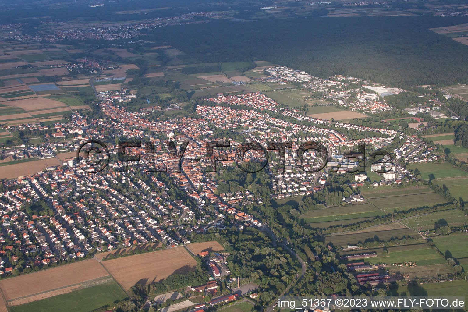 Vue aérienne de Du nord-ouest à le quartier Herxheim in Herxheim bei Landau/Pfalz dans le département Rhénanie-Palatinat, Allemagne