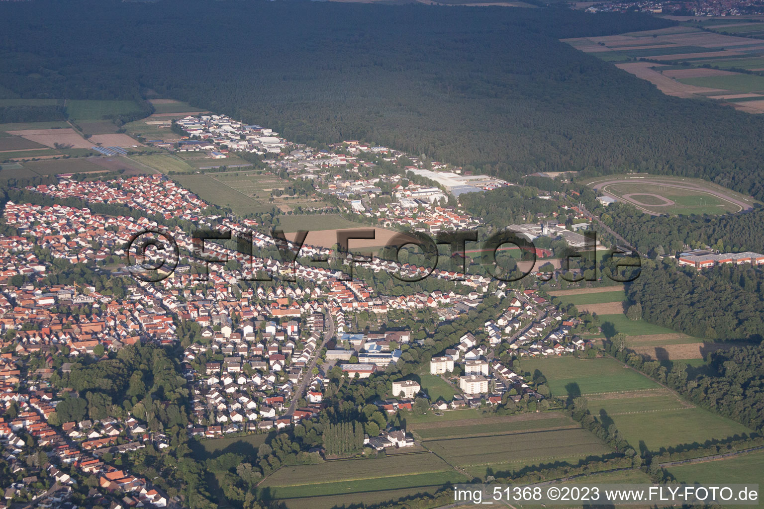 Vue aérienne de Du nord-ouest à le quartier Herxheim in Herxheim bei Landau dans le département Rhénanie-Palatinat, Allemagne